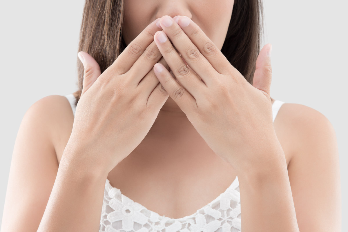 มีกลิ่นปากทำไงดี? จบปัญหาปากเหม็นด้วยวิธีลดกลิ่นปาก